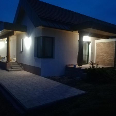 Edina Vendeghaz-Gyenesdias Apartment Ngoại thất bức ảnh