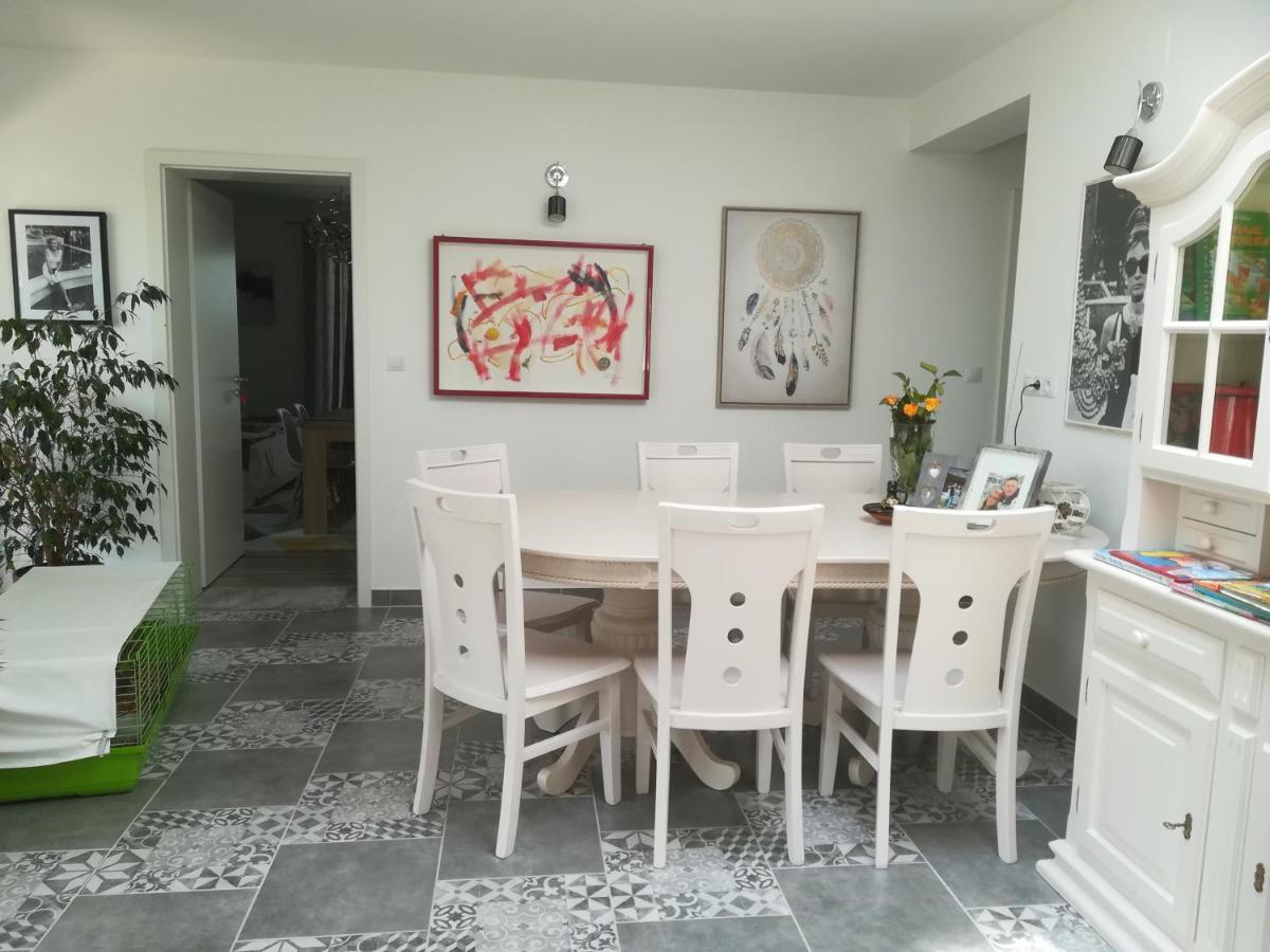 Edina Vendeghaz-Gyenesdias Apartment Ngoại thất bức ảnh