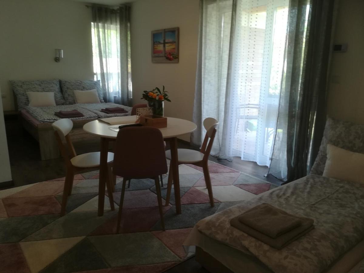 Edina Vendeghaz-Gyenesdias Apartment Ngoại thất bức ảnh