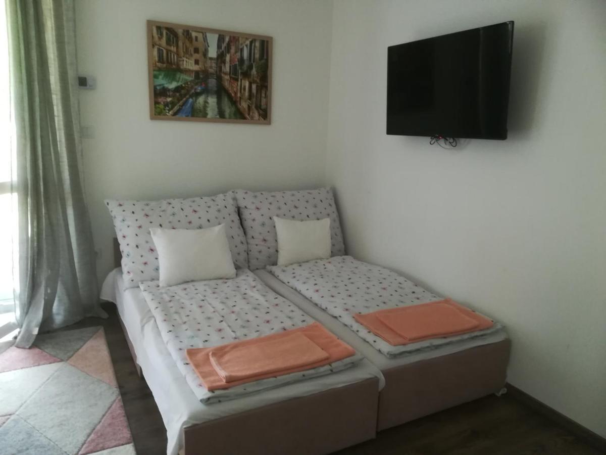 Edina Vendeghaz-Gyenesdias Apartment Ngoại thất bức ảnh