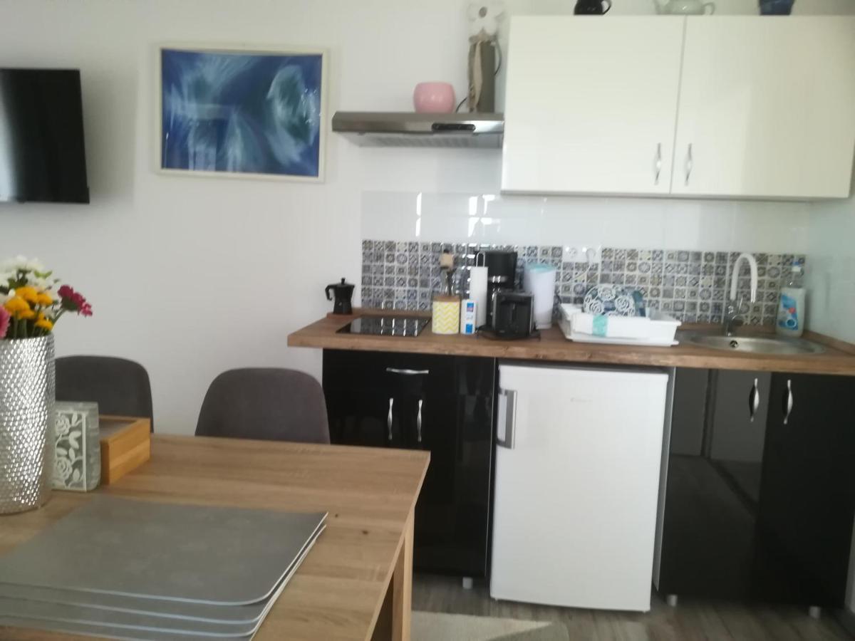 Edina Vendeghaz-Gyenesdias Apartment Ngoại thất bức ảnh