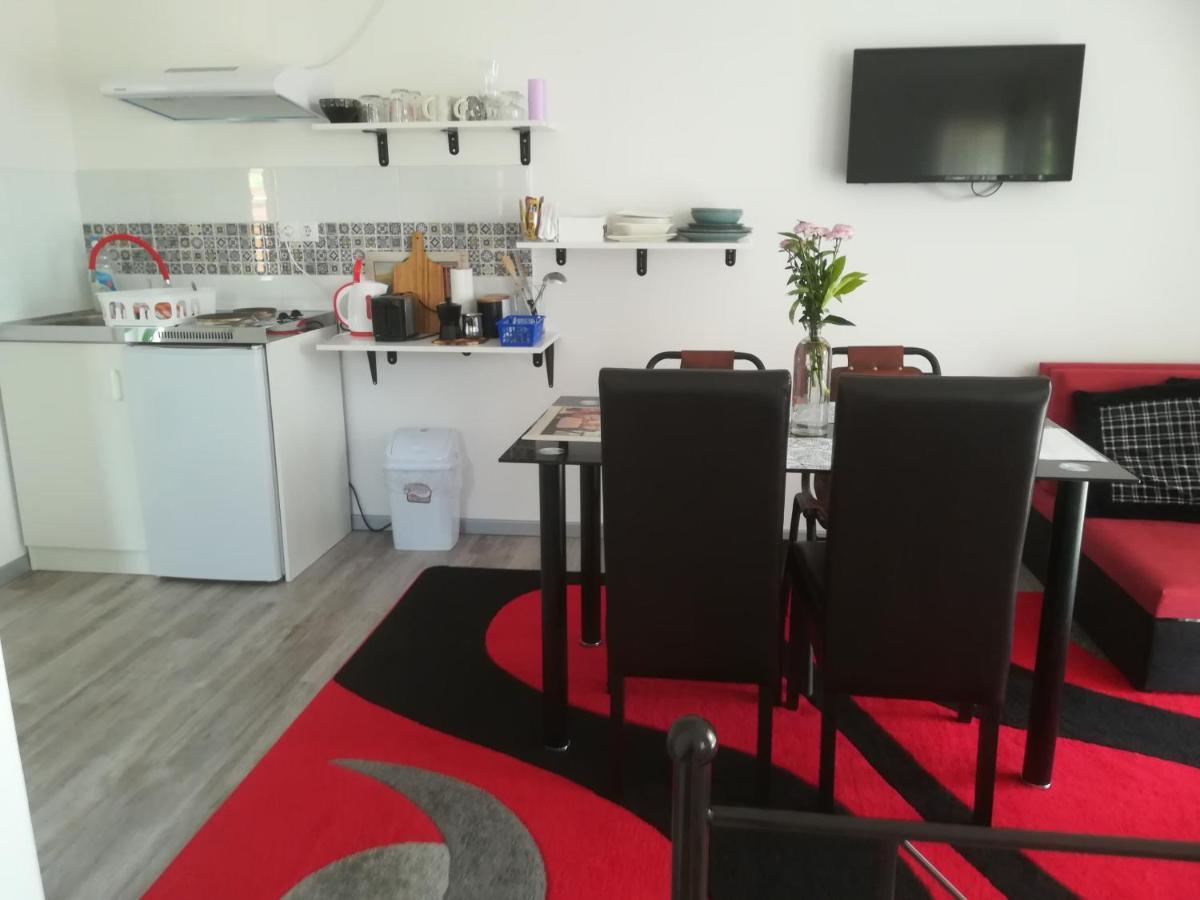 Edina Vendeghaz-Gyenesdias Apartment Ngoại thất bức ảnh