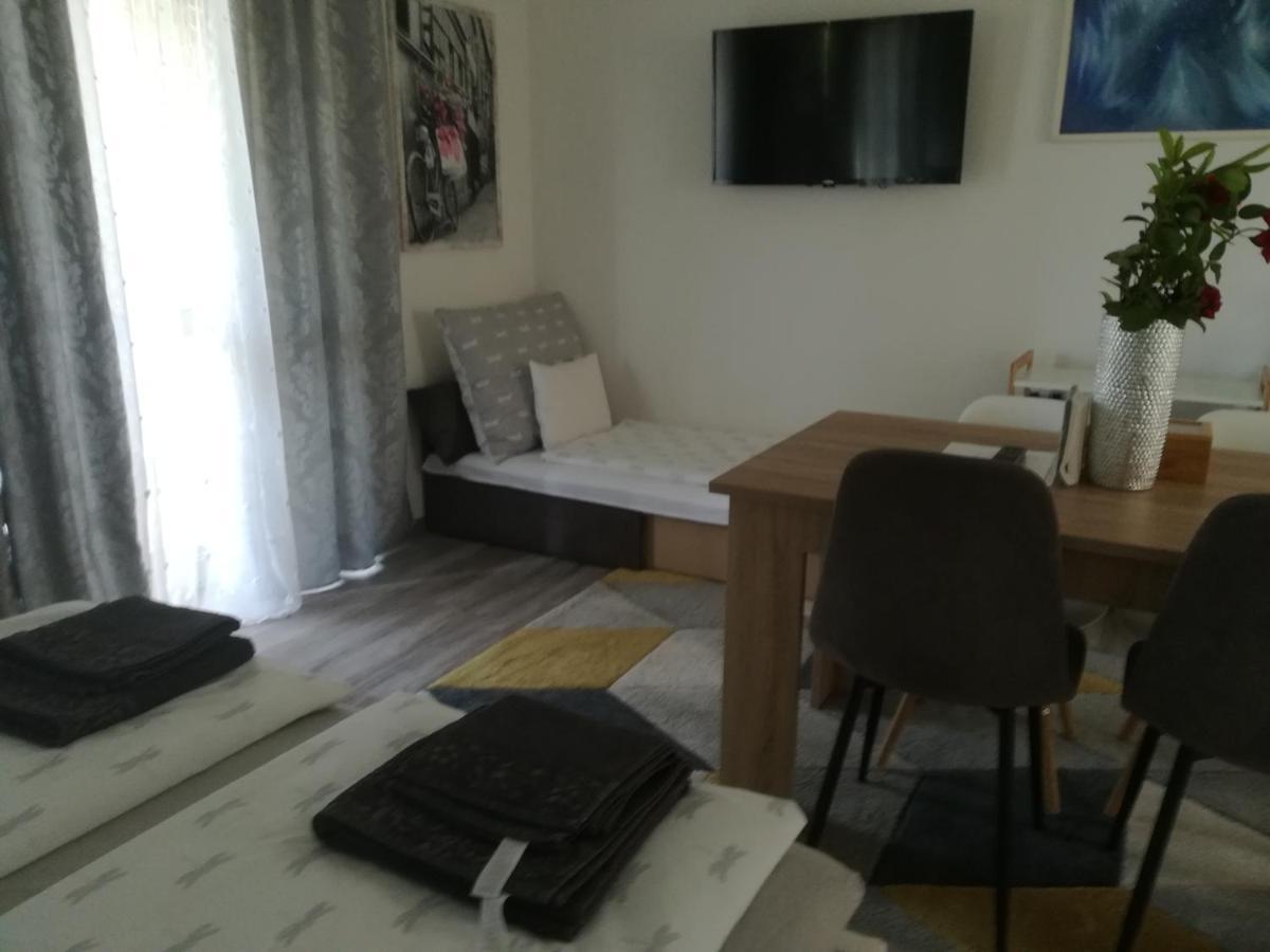 Edina Vendeghaz-Gyenesdias Apartment Ngoại thất bức ảnh