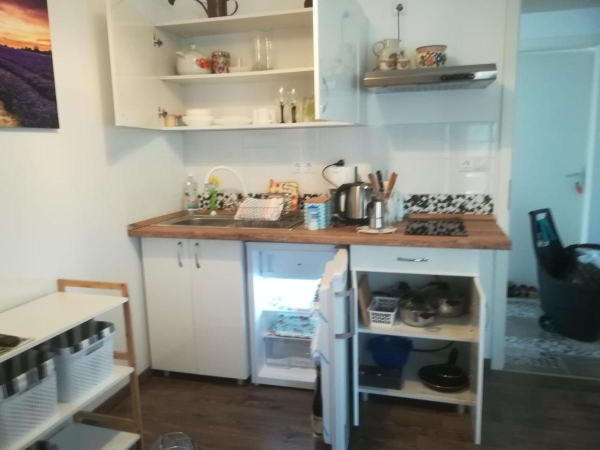 Edina Vendeghaz-Gyenesdias Apartment Ngoại thất bức ảnh