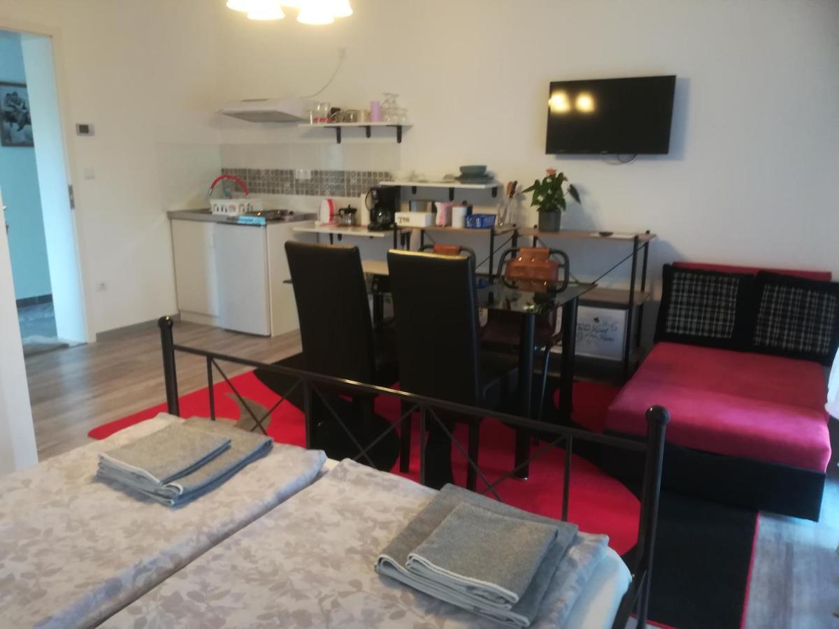Edina Vendeghaz-Gyenesdias Apartment Ngoại thất bức ảnh