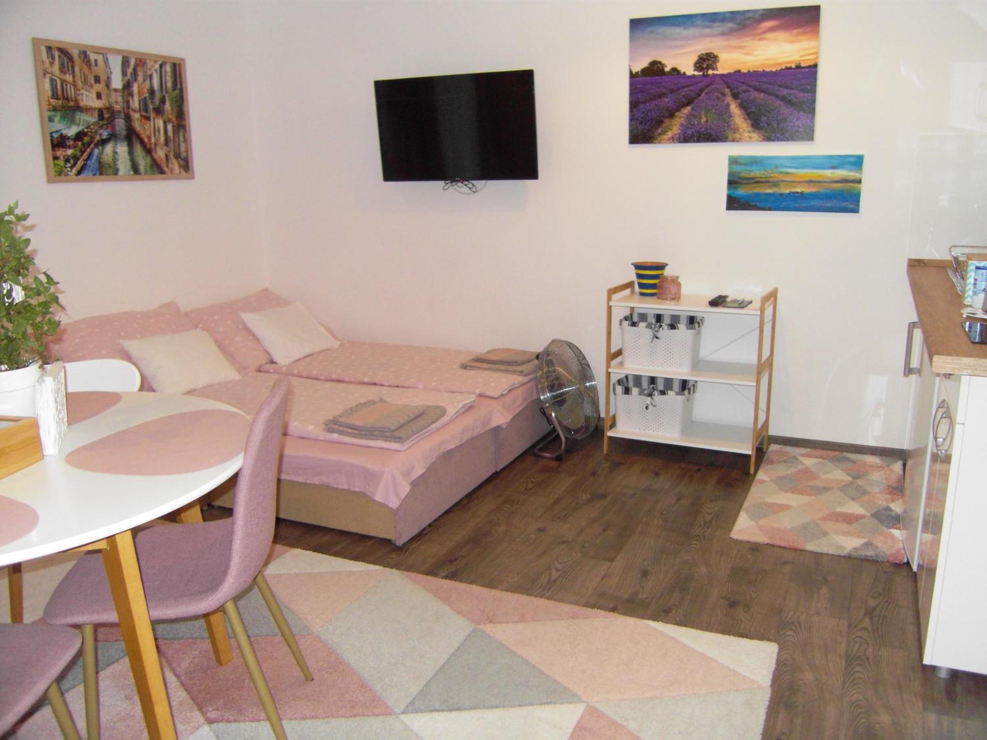 Edina Vendeghaz-Gyenesdias Apartment Ngoại thất bức ảnh