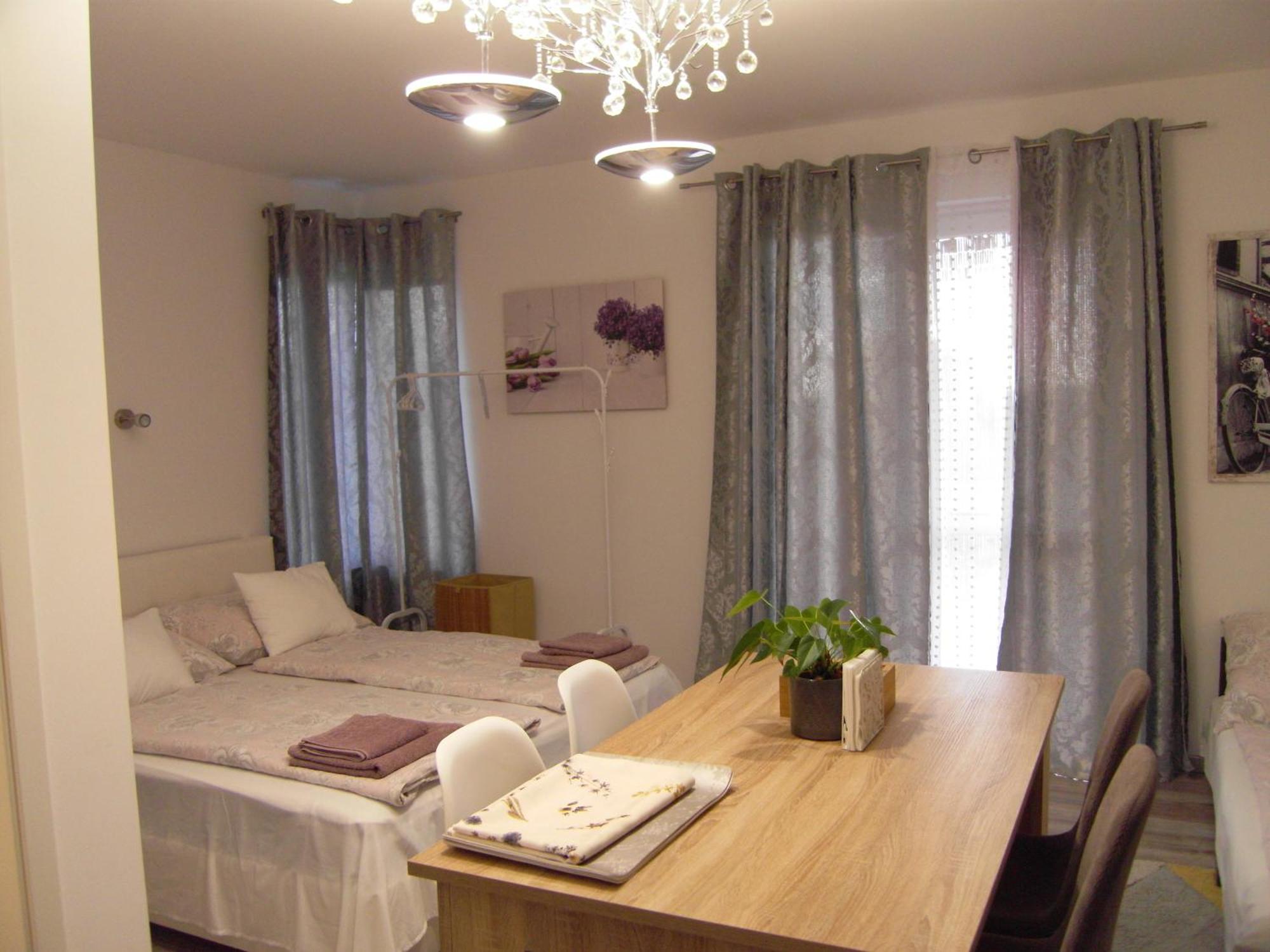 Edina Vendeghaz-Gyenesdias Apartment Ngoại thất bức ảnh