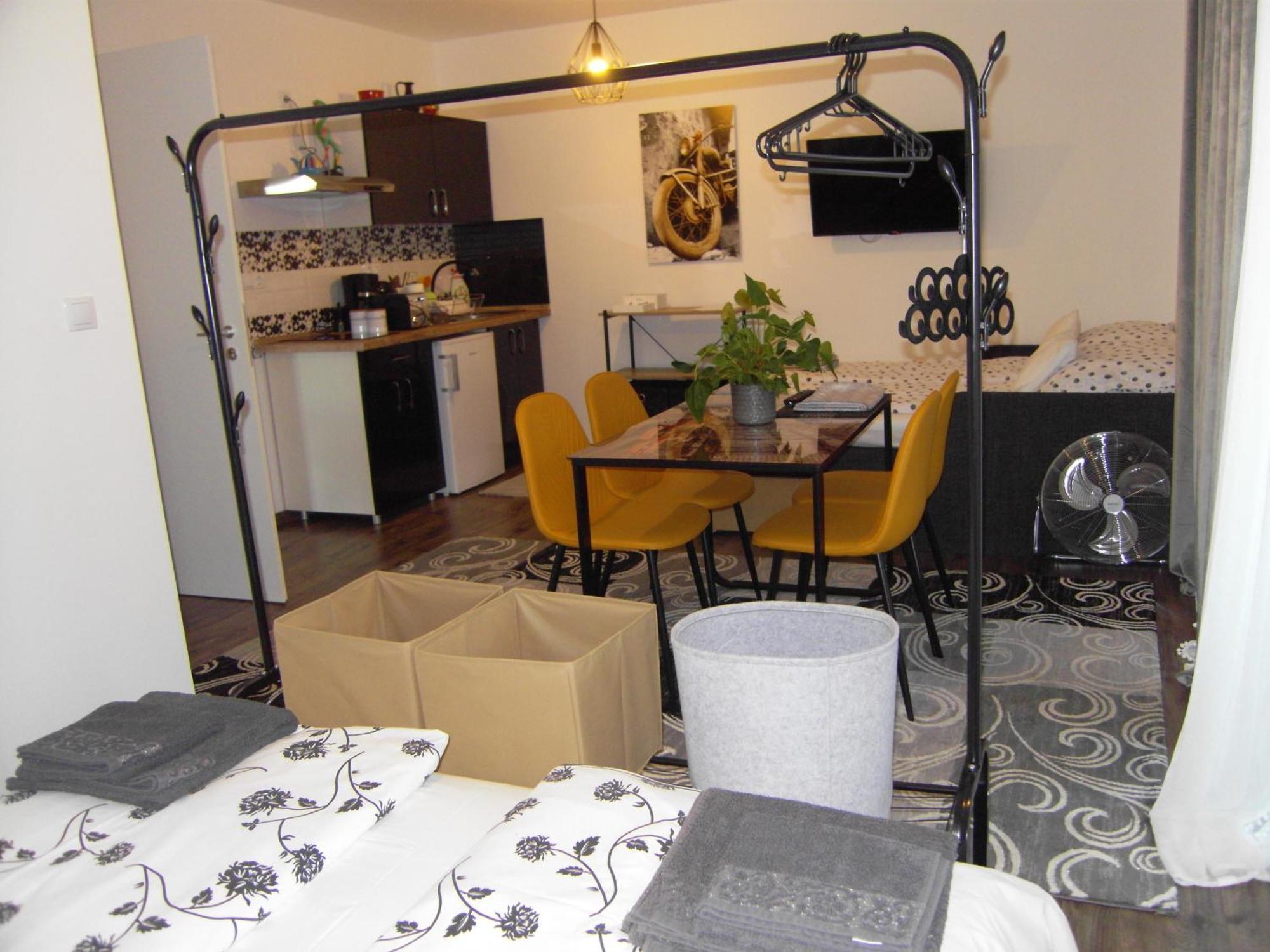 Edina Vendeghaz-Gyenesdias Apartment Ngoại thất bức ảnh