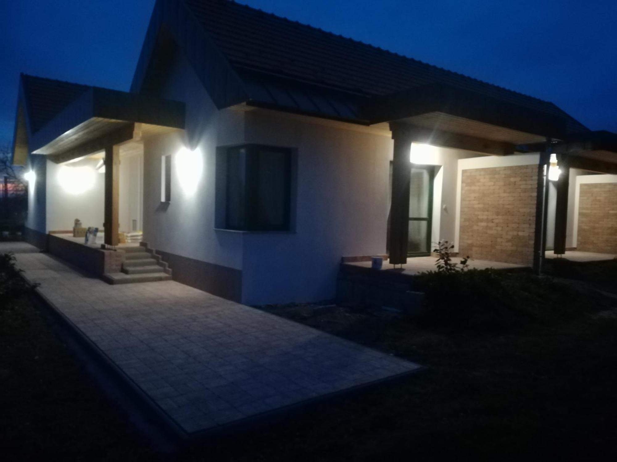 Edina Vendeghaz-Gyenesdias Apartment Ngoại thất bức ảnh